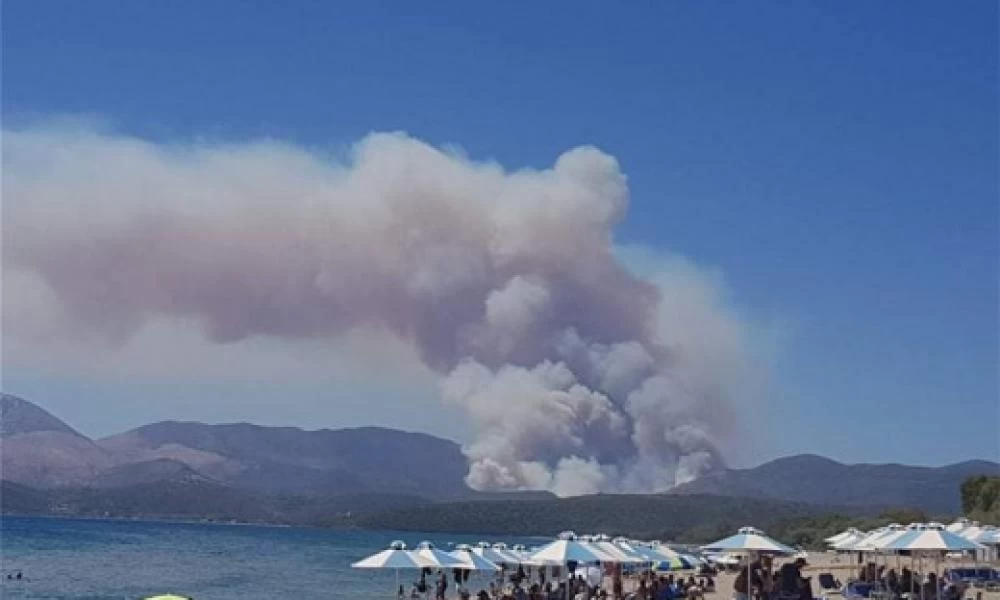 Χτύπησε το 112 για τη φωτιά στη Μάνη: Μείνετε σε επιφυλακή όλη τη νύχτα